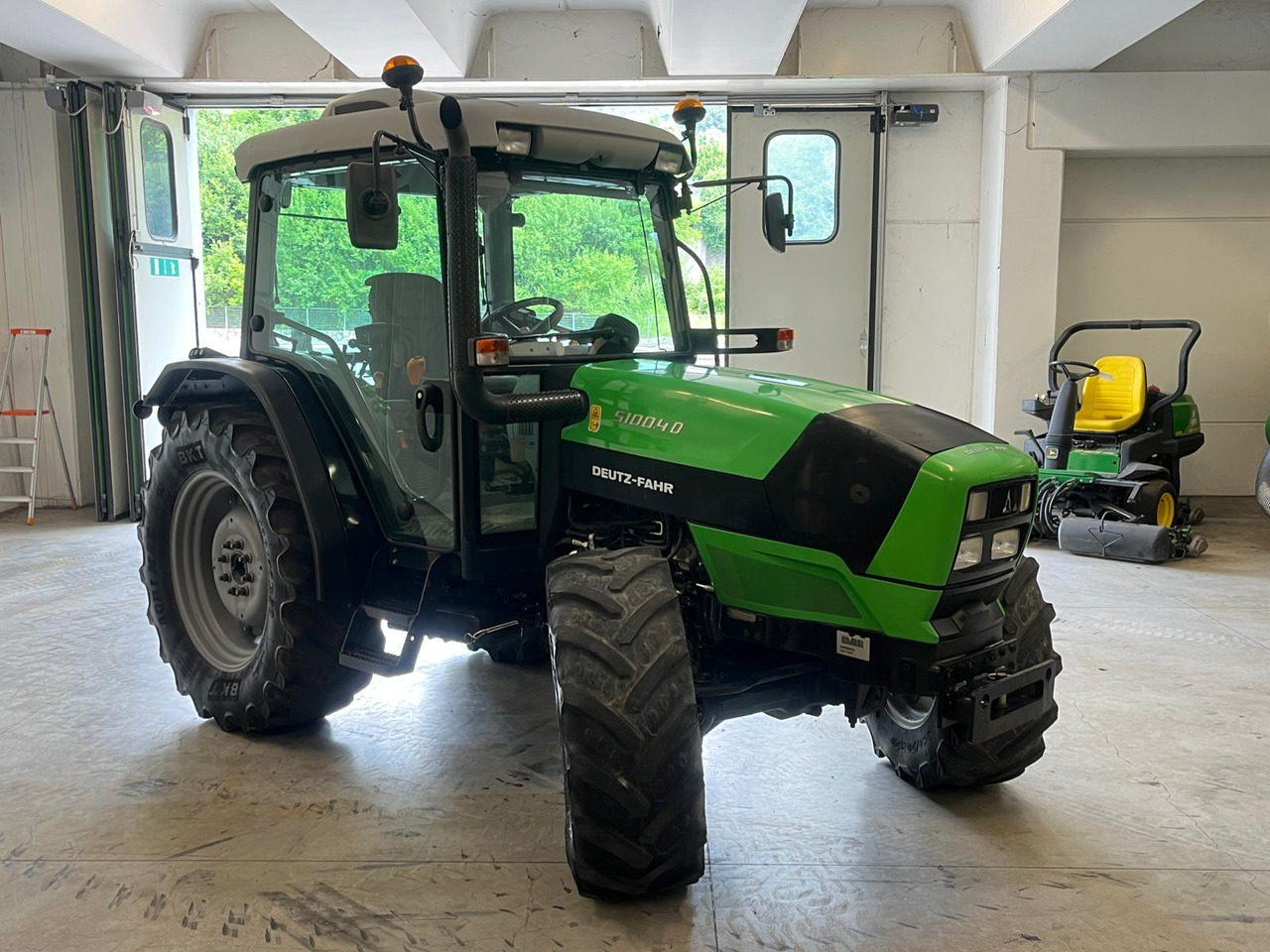 DEUTZ-FAHR 5100.4 D - Tracteur agricole: photos 3 DEUTZ-FAHR 5100.4 D - Tracteur agricole: photos 3