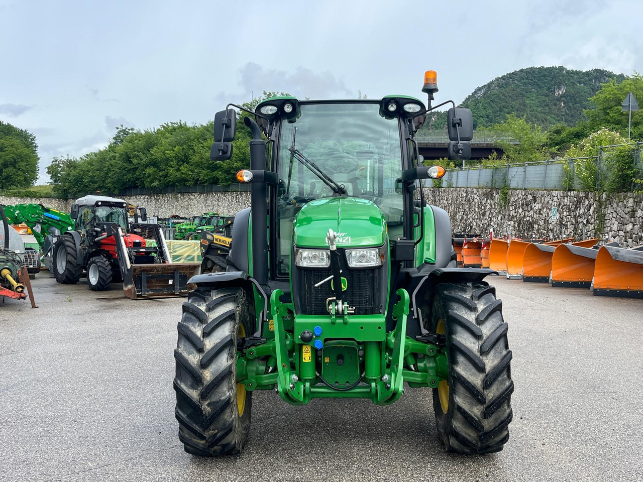 JOHN DEERE 5115R - Tracteur agricole: photos 3 JOHN DEERE 5115R - Tracteur agricole: photos 3