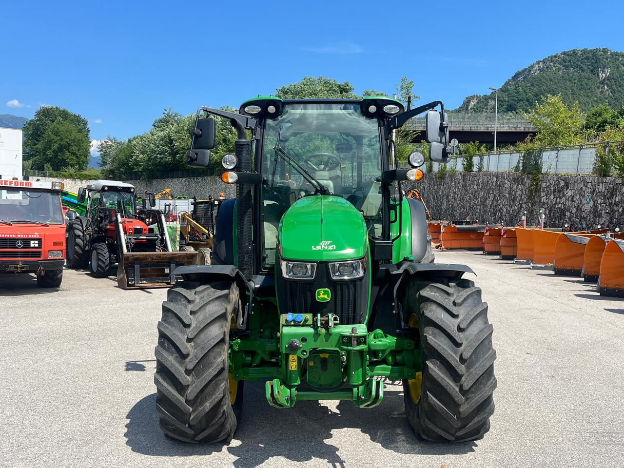 JOHN DEERE 5115R - Tracteur agricole: photos 3 JOHN DEERE 5115R - Tracteur agricole: photos 3