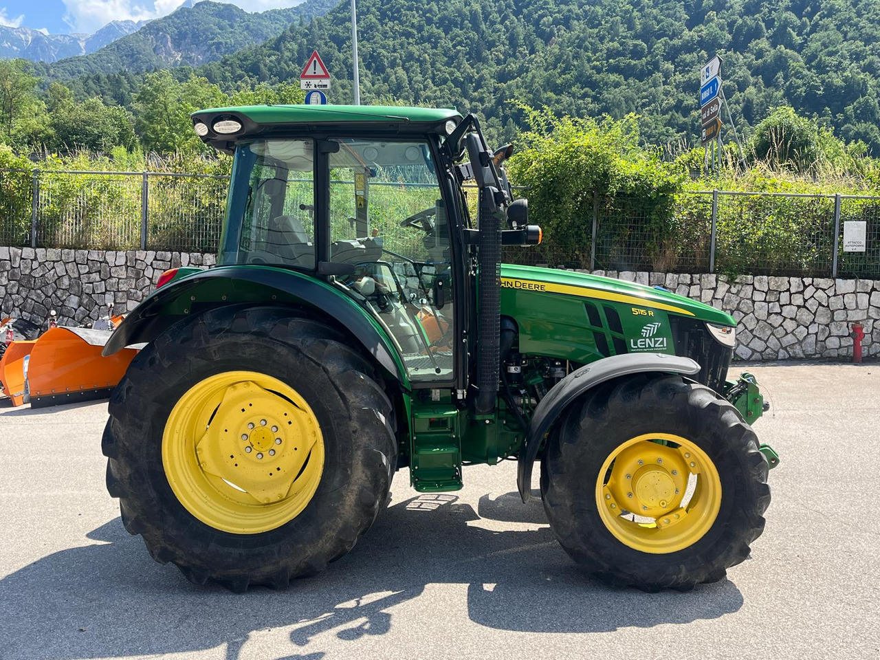 JOHN DEERE 5115R - Tracteur agricole: photos 5 JOHN DEERE 5115R - Tracteur agricole: photos 5
