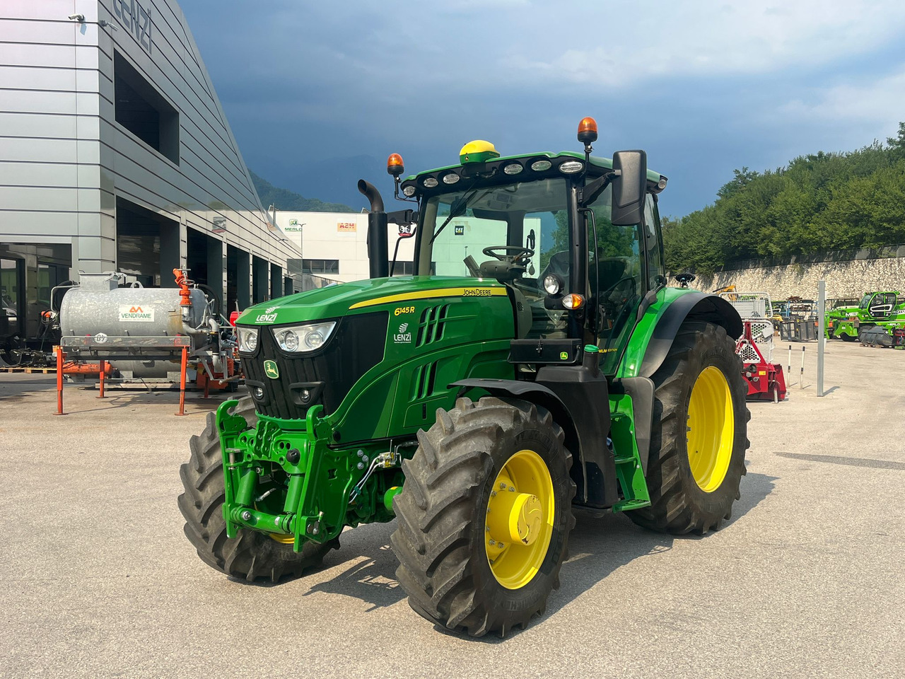 JOHN DEERE 6145 R - Tracteur agricole: photos 2 JOHN DEERE 6145 R - Tracteur agricole: photos 2