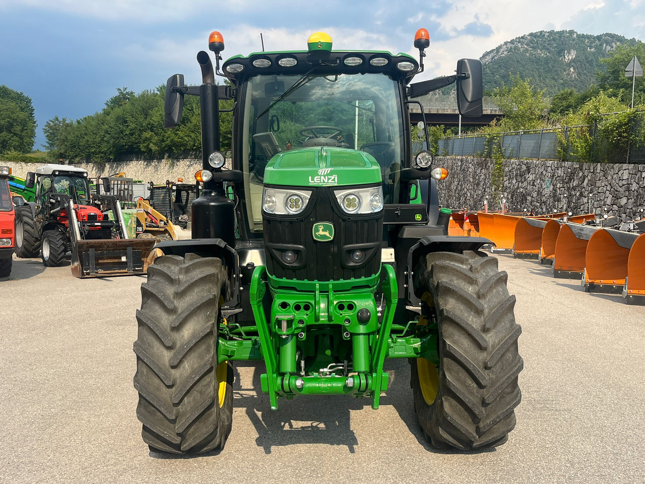 JOHN DEERE 6145 R - Tracteur agricole: photos 3 JOHN DEERE 6145 R - Tracteur agricole: photos 3
