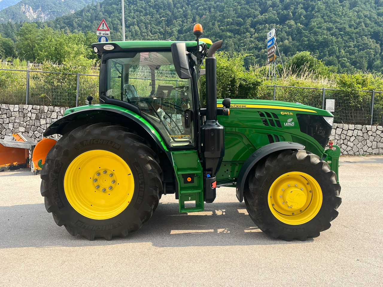 JOHN DEERE 6145 R - Tracteur agricole: photos 5 JOHN DEERE 6145 R - Tracteur agricole: photos 5
