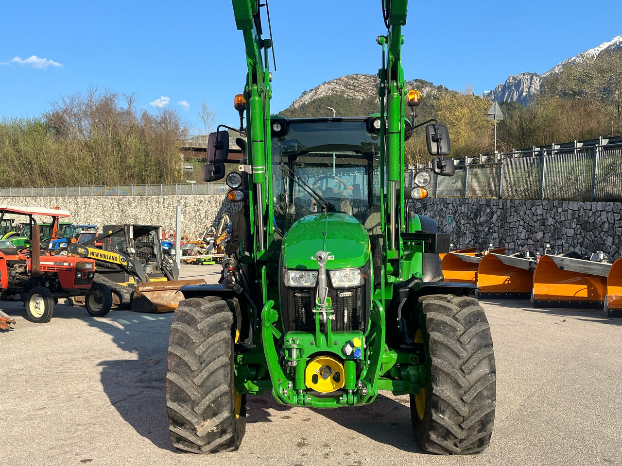 TARATTORE JOHN DEERE 5125R - Tracteur agricole: photos 4 TARATTORE JOHN DEERE 5125R - Tracteur agricole: photos 4