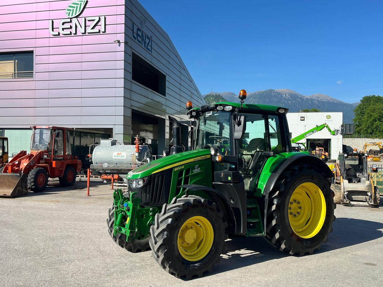 TRATTORE JOHN DEERE 6100M - Tracteur agricole: photos 1 TRATTORE JOHN DEERE 6100M - Tracteur agricole: photos 1