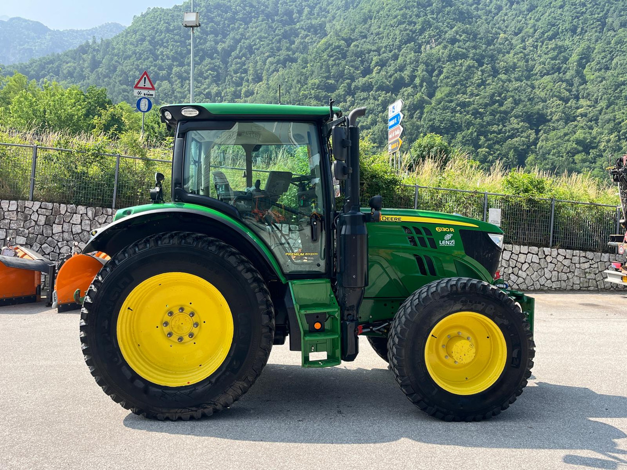 TRATTORE JOHN DEERE 6130R - Tracteur agricole: photos 5 TRATTORE JOHN DEERE 6130R - Tracteur agricole: photos 5