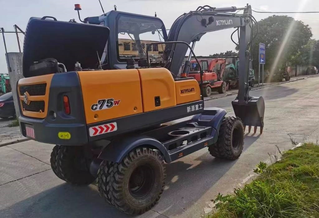 Pelle sur pneus 新源 75: photos 6