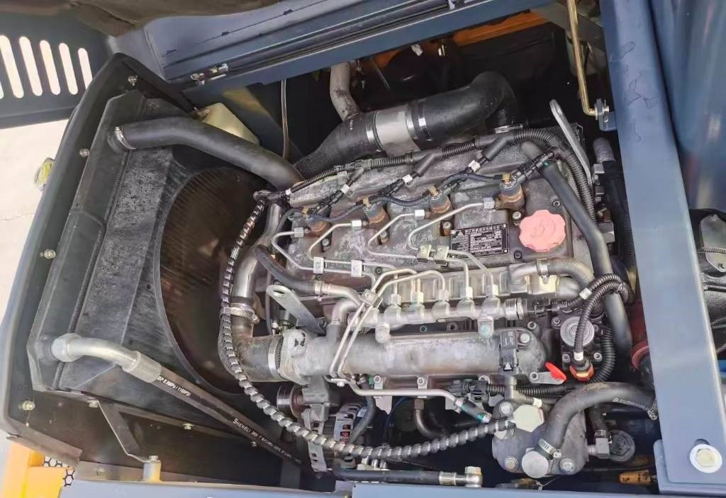 Pelle sur pneus 新源 75: photos 8