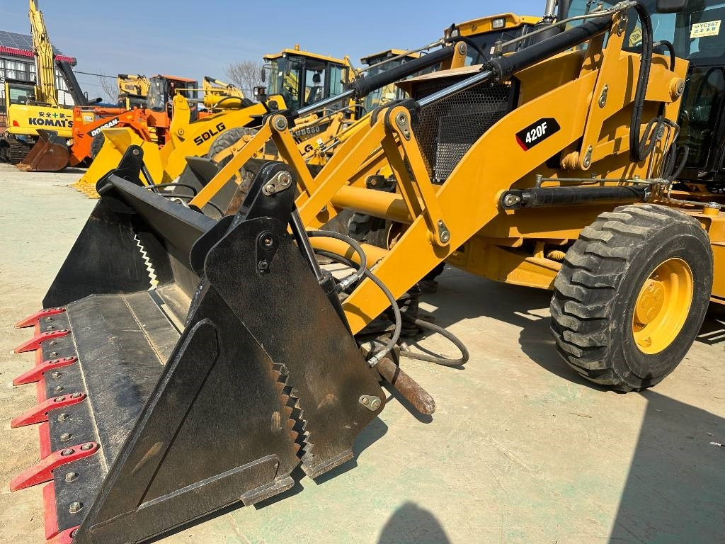 Tractopelle CAT 420 F: photos 8