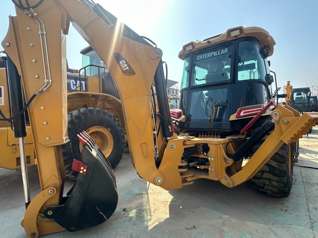 CAT 420 F - Tractopelle: photos 4 CAT 420 F - Tractopelle: photos 4