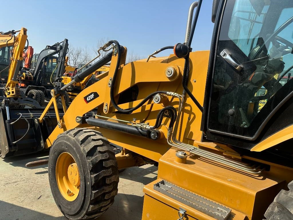 Tractopelle CAT 420 F: photos 6