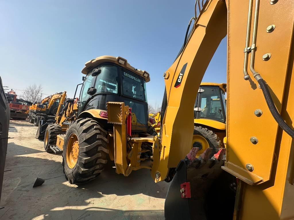 CAT 420 F - Tractopelle: photos 5 CAT 420 F - Tractopelle: photos 5