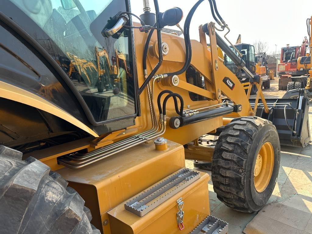 Tractopelle CAT 420 F: photos 15