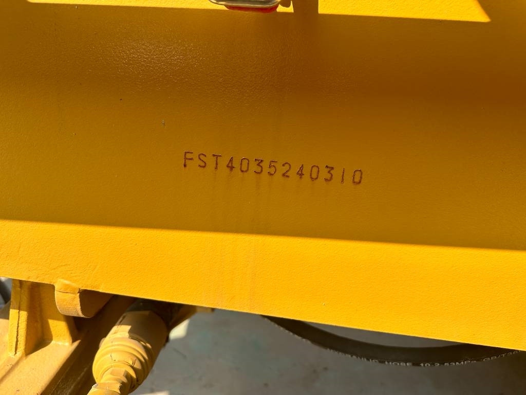 Tractopelle CAT 420 F: photos 24