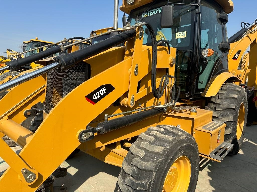 Tractopelle CAT 420 F: photos 9