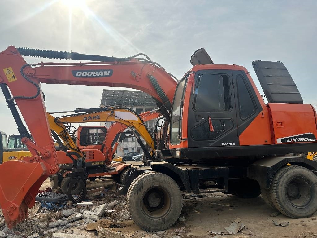 Doosan DH 150 W-7 - Pelle sur pneus: photos 2 Doosan DH 150 W-7 - Pelle sur pneus: photos 2