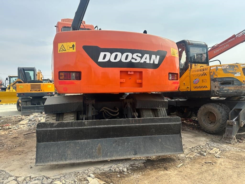 Doosan DH 150 W-7 - Pelle sur pneus: photos 3 Doosan DH 150 W-7 - Pelle sur pneus: photos 3