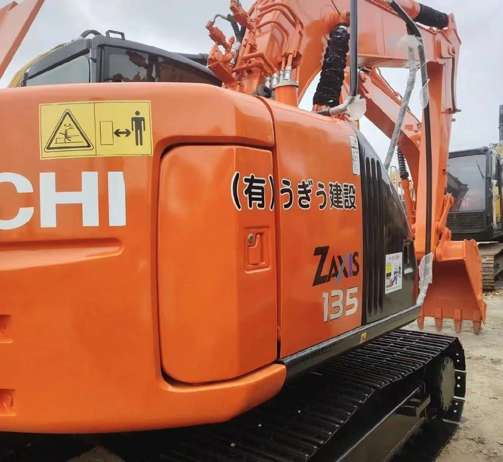 Hitachi 135US-6 - Pelle sur chenille: photos 1 Hitachi 135US-6 - Pelle sur chenille: photos 1