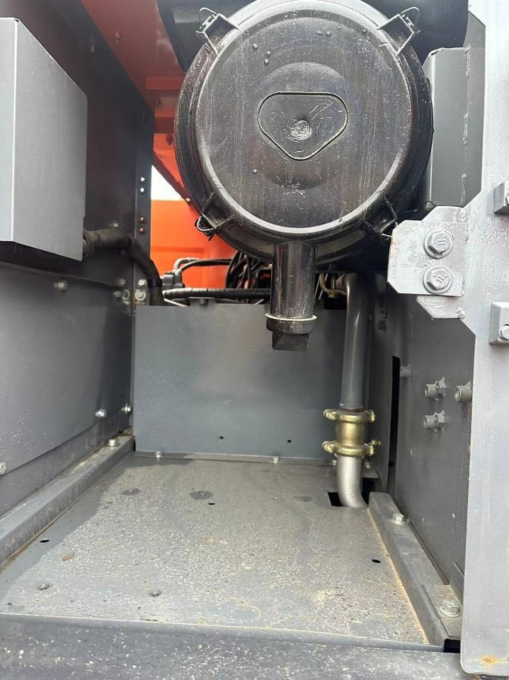 Hitachi ZX 240 - Pelle sur chenille: photos 4 Hitachi ZX 240 - Pelle sur chenille: photos 4