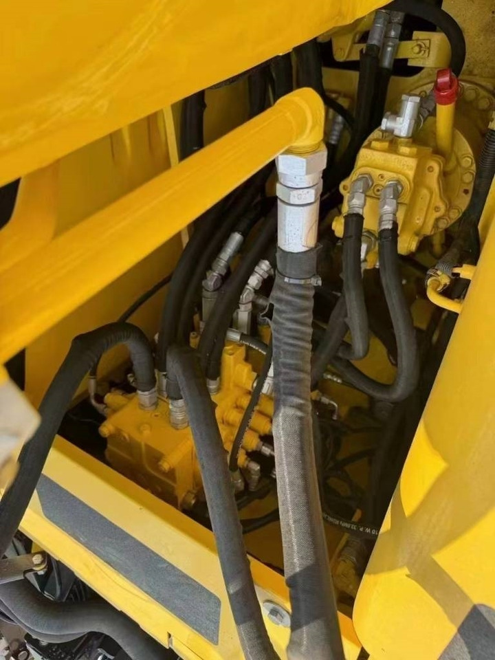 Komatsu PC 130 - Pelle sur chenille: photos 4 Komatsu PC 130 - Pelle sur chenille: photos 4