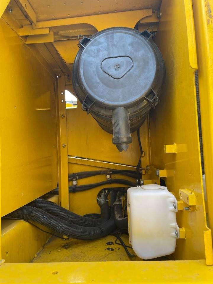 Komatsu PC 200-8 - Pelle sur chenille: photos 5 Komatsu PC 200-8 - Pelle sur chenille: photos 5