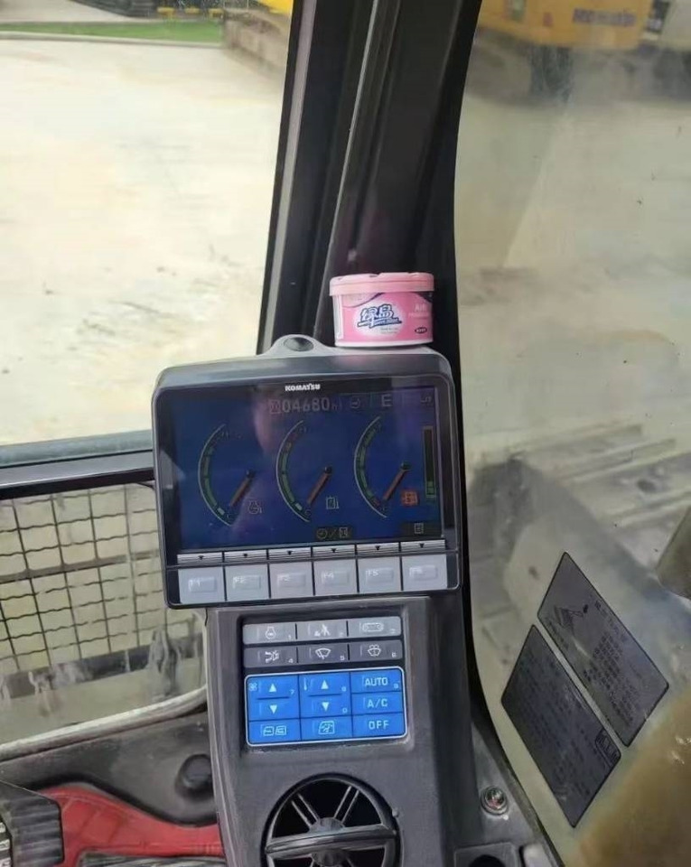 Komatsu PC 460-8 - Pelle sur chenille: photos 2 Komatsu PC 460-8 - Pelle sur chenille: photos 2