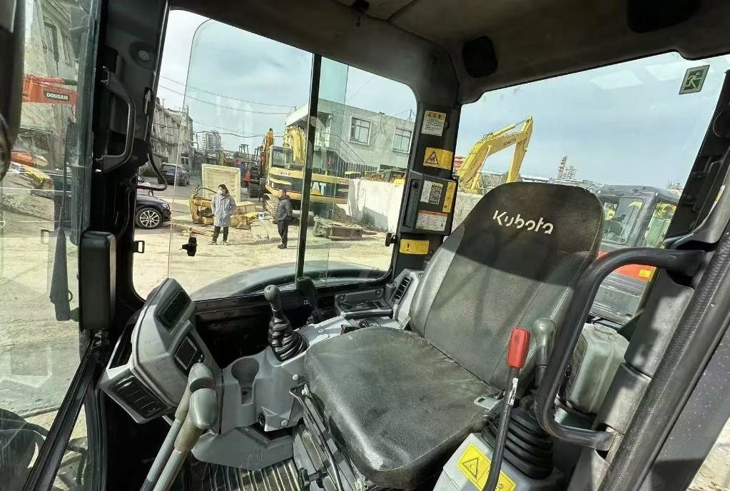 Kubota 163 - Pelle sur chenille: photos 3 Kubota 163 - Pelle sur chenille: photos 3