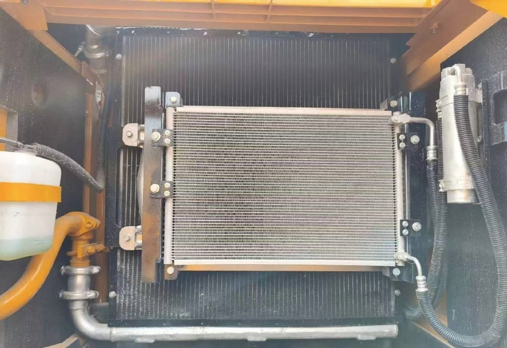 Sany SY 215 - Pelle sur chenille: photos 5 Sany SY 215 - Pelle sur chenille: photos 5