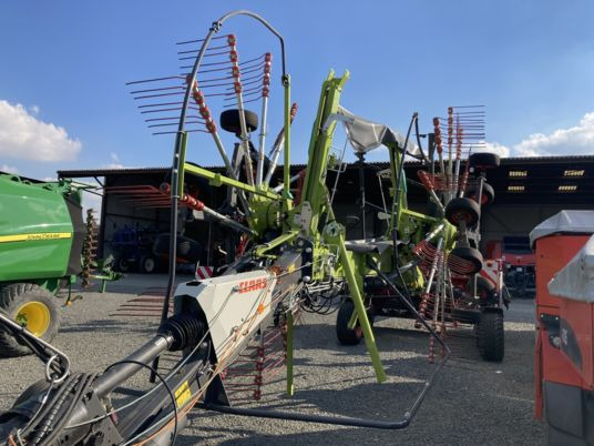 Claas LINER 1800 TWIN - Faneuse: photos 1 Claas LINER 1800 TWIN - Faneuse: photos 1