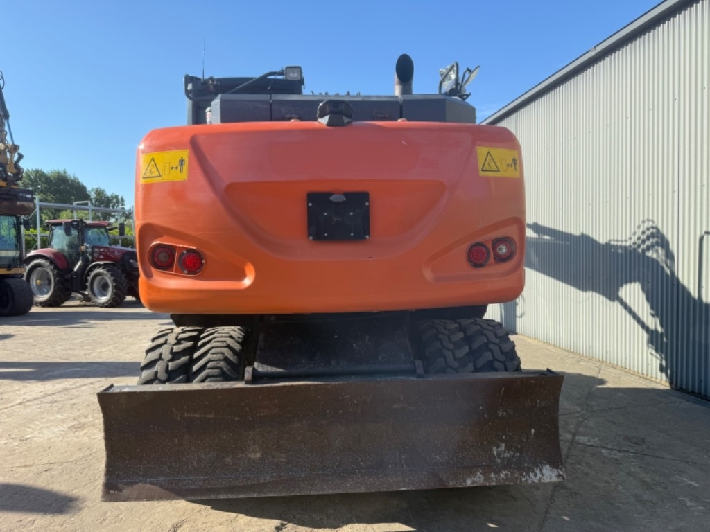 Hitachi ZX 140 WT-6 - Pelle sur pneus: photos 3 Hitachi ZX 140 WT-6 - Pelle sur pneus: photos 3