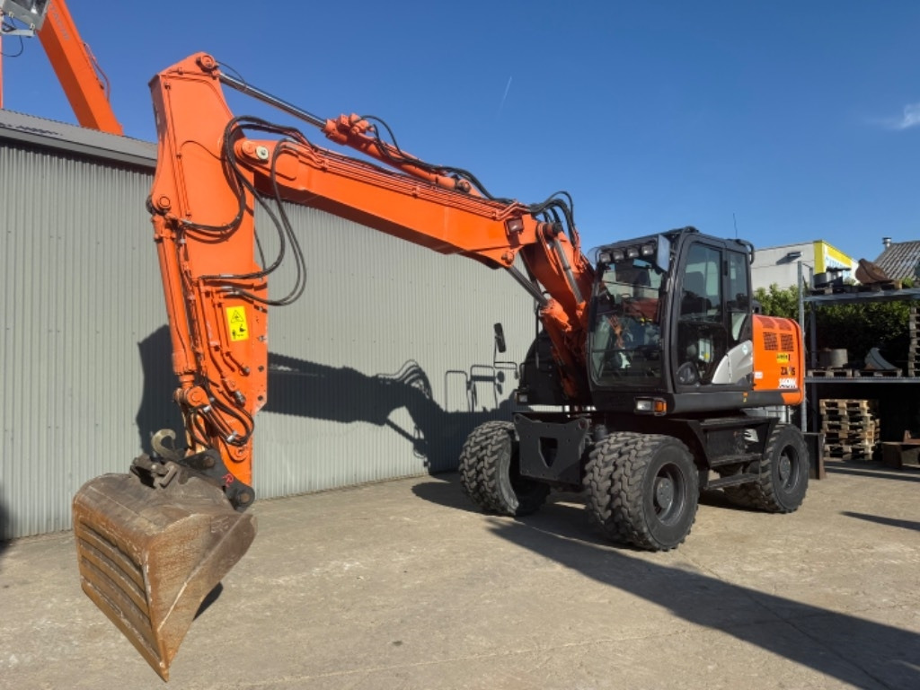 Hitachi ZX 140 WT-6 - Pelle sur pneus: photos 5 Hitachi ZX 140 WT-6 - Pelle sur pneus: photos 5