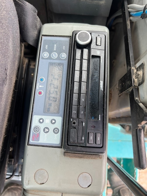 Pelle sur chenille Kobelco SK 235 SR LC: photos 20