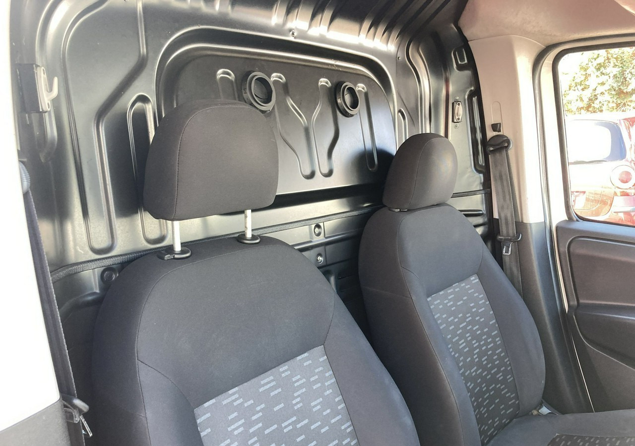 Fourgon utilitaire Fiat Doblo Fiat Doblo 1,3 jtd ECO Flex chłodnia do leków 2013: photos 13