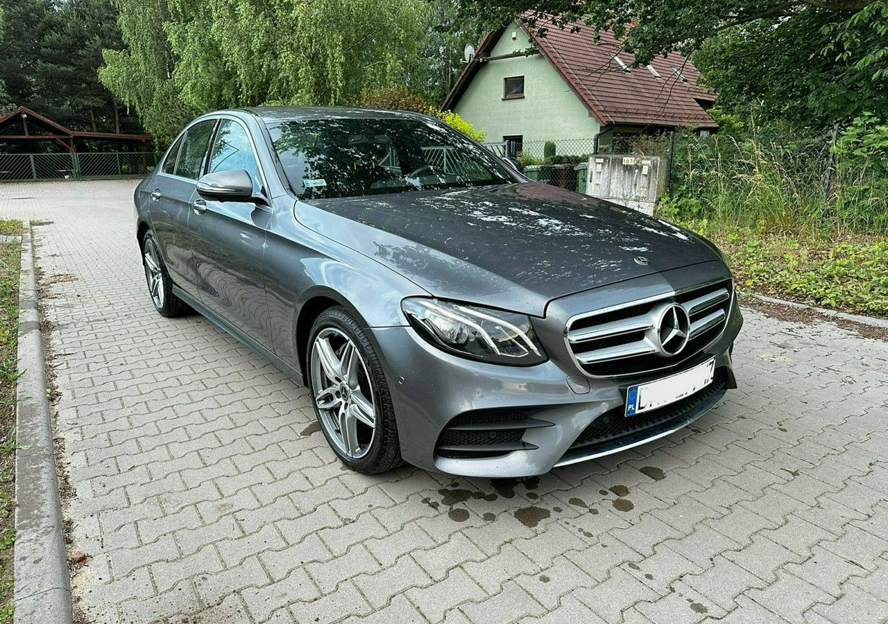 Mercedes-Benz Klasa E W213 E220d 2.0 194KM AMG-Pakiet MultibeamLed*Skóra*Navi*Kamera360* Salon - Voiture: photos 1 Mercedes-Benz Klasa E W213 E220d 2.0 194KM AMG-Pakiet MultibeamLed*Skóra*Navi*Kamera360* Salon - Voiture: photos 1