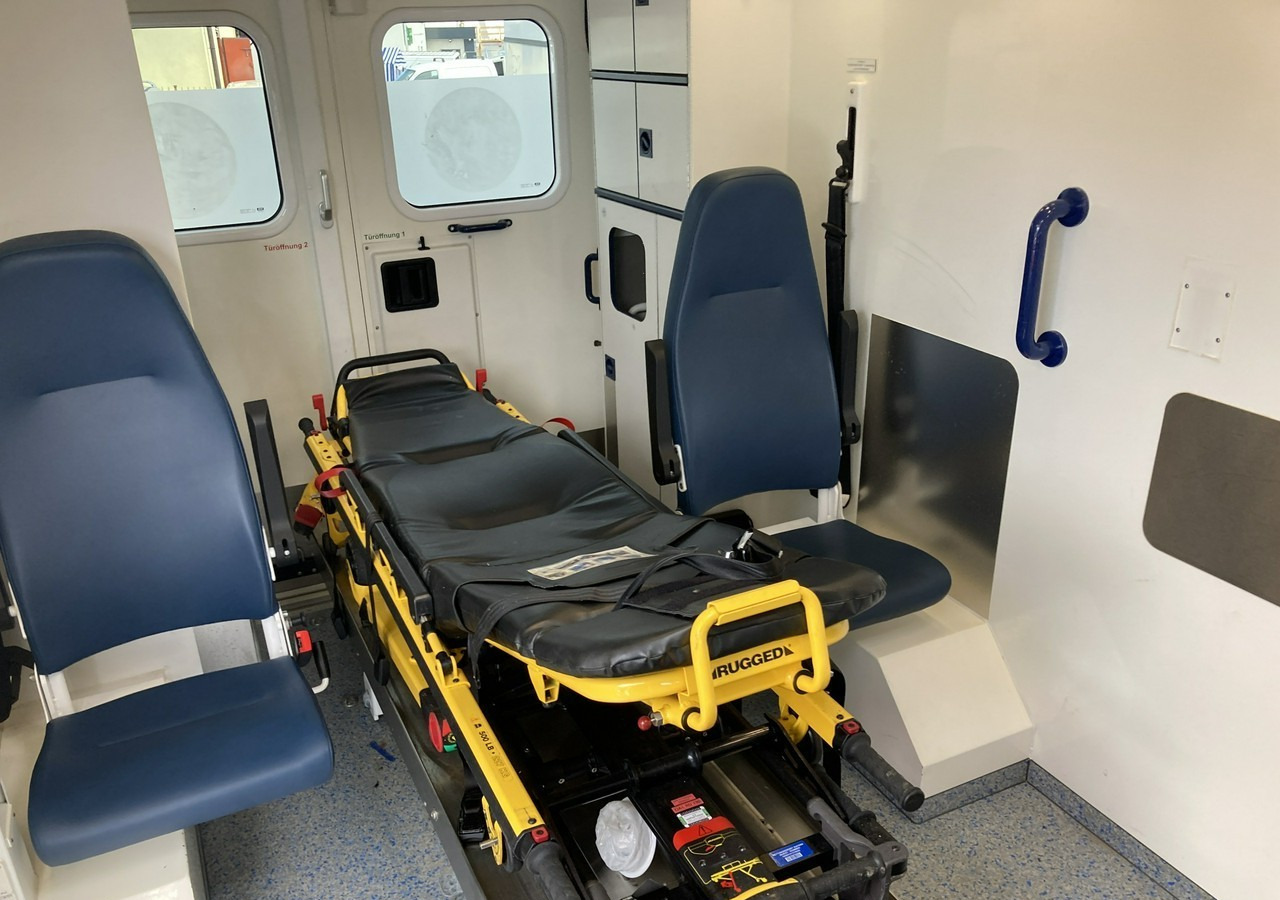 Mercedes-Benz Sprinter Sprinter 519 Karetka 4X4 Ambulans MODEL 2017 en crédit-bail Mercedes-Benz Sprinter Sprinter 519 Karetka 4X4 Ambulans MODEL 2017: photos 8