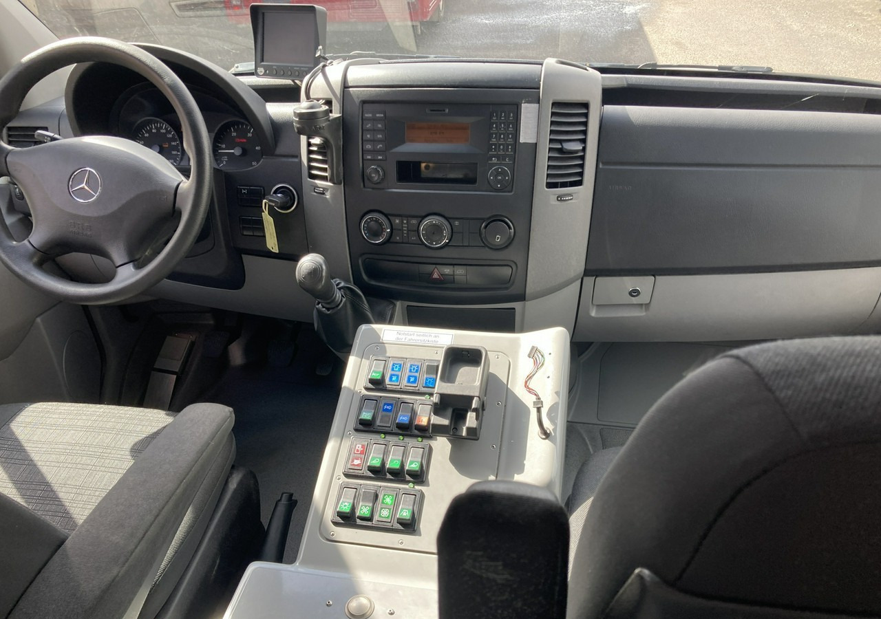 Mercedes-Benz Sprinter Sprinter 519 Karetka 4X4 Ambulans MODEL 2017 en crédit-bail Mercedes-Benz Sprinter Sprinter 519 Karetka 4X4 Ambulans MODEL 2017: photos 14
