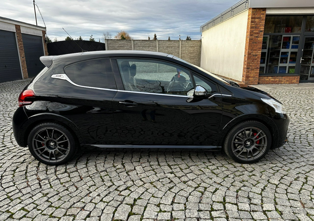Peugeot 208 I 208GTI Sport 1.6THP 208KM Panorama Led JBL Navi Kamera OZ-Racing 201 - Voiture à hayon: photos 2 Peugeot 208 I 208GTI Sport 1.6THP 208KM Panorama Led JBL Navi Kamera OZ-Racing 201 - Voiture à hayon: photos 2