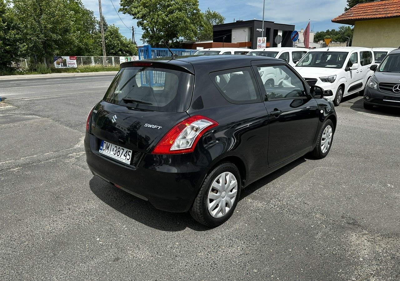 Suzuki Swift V Suzuki Swift 1.2-94KM Klima Model 2012 - Voiture à hayon: photos 3 Suzuki Swift V Suzuki Swift 1.2-94KM Klima Model 2012 - Voiture à hayon: photos 3