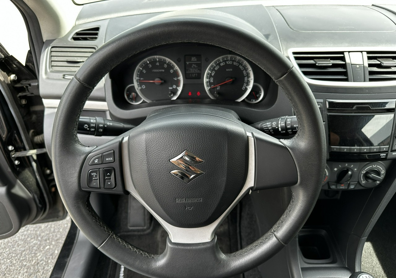 Suzuki Swift V Suzuki Swift 1.2-94KM Klima Model 2012 - Voiture: photos 5 Suzuki Swift V Suzuki Swift 1.2-94KM Klima Model 2012 - Voiture: photos 5