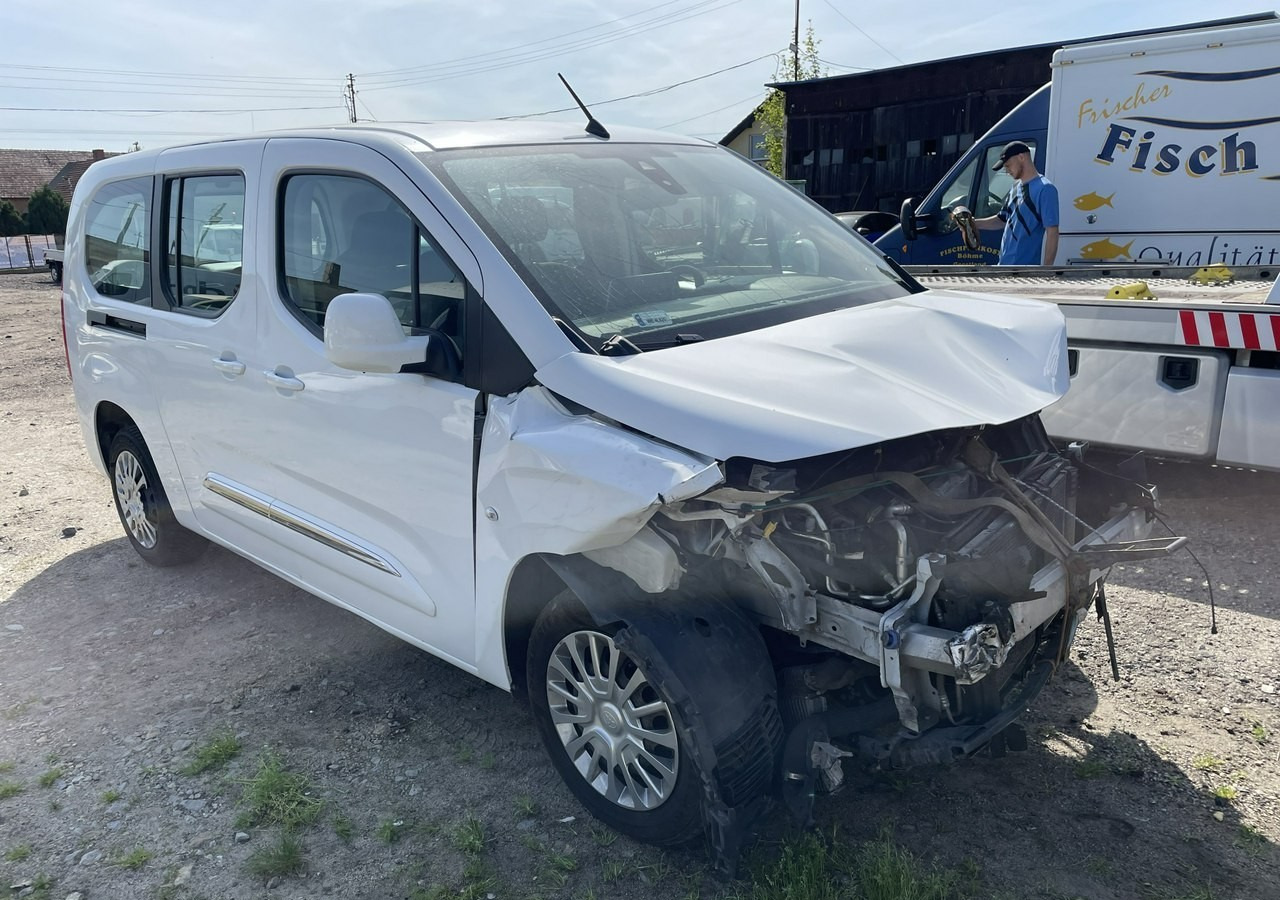 Toyota ProAce Proace City Verso Toyota Proace City Verso Long 1.5 D-4D Business 2021Salon - Voiture: photos 2 Toyota ProAce Proace City Verso Toyota Proace City Verso Long 1.5 D-4D Business 2021Salon - Voiture: photos 2
