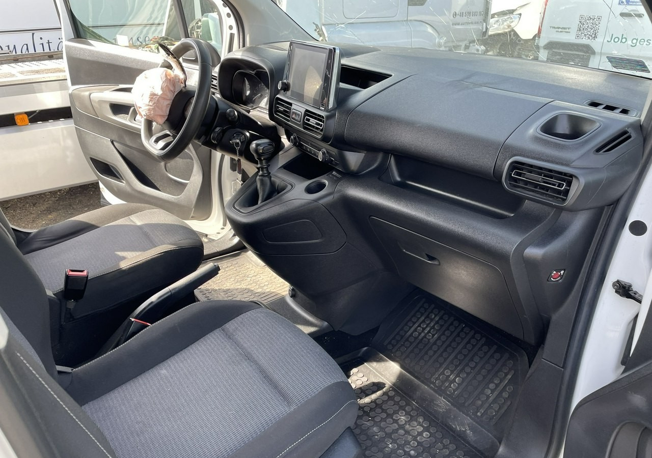 Toyota ProAce Proace City Verso Toyota Proace City Verso Long 1.5 D-4D Business 2021Salon - Voiture: photos 4 Toyota ProAce Proace City Verso Toyota Proace City Verso Long 1.5 D-4D Business 2021Salon - Voiture: photos 4