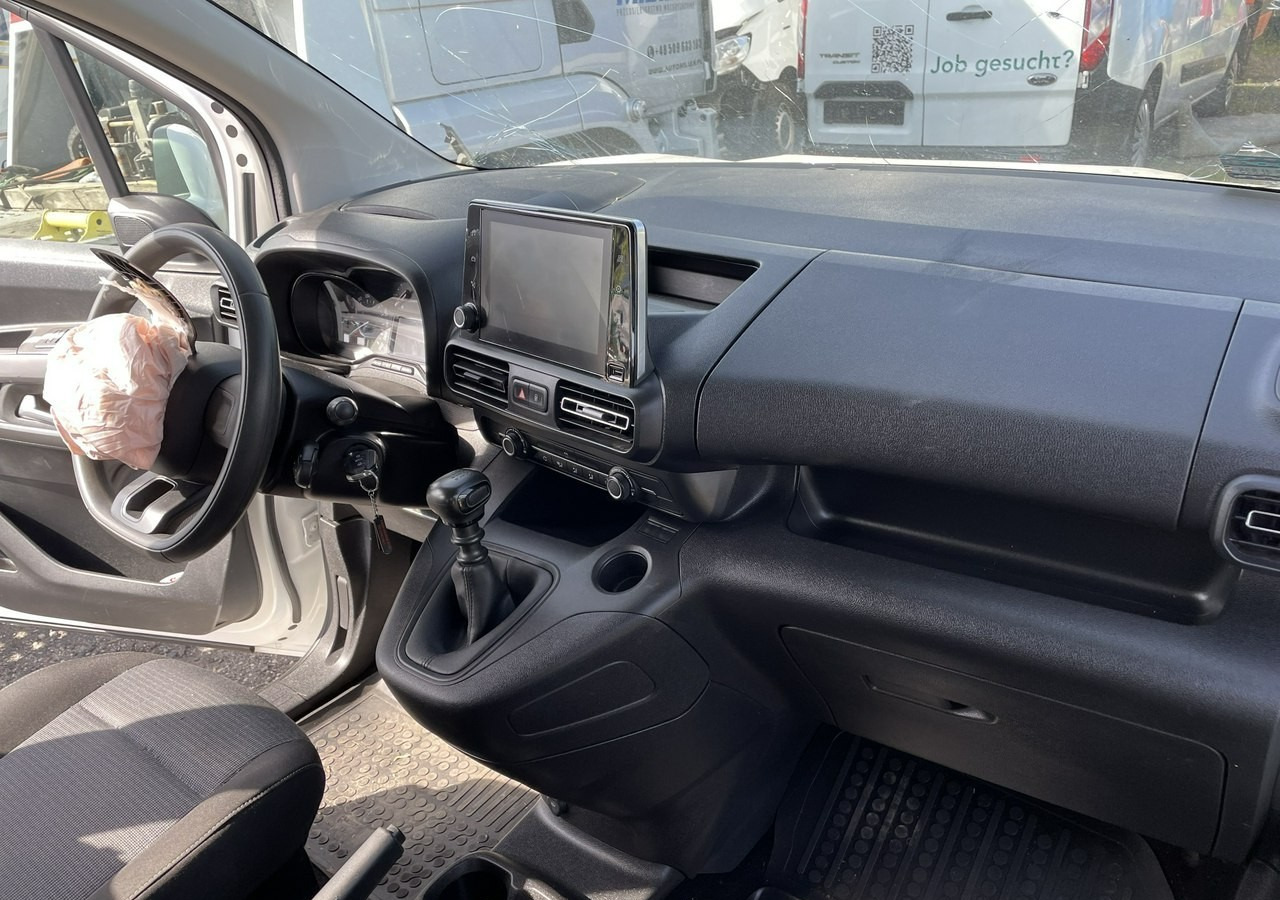 Toyota ProAce Proace City Verso Toyota Proace City Verso Long 1.5 D-4D Business 2021Salon - Voiture: photos 5 Toyota ProAce Proace City Verso Toyota Proace City Verso Long 1.5 D-4D Business 2021Salon - Voiture: photos 5