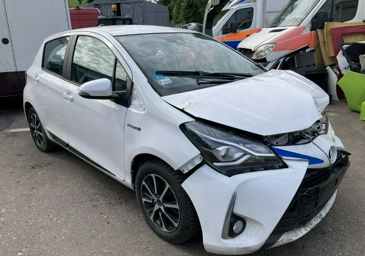 Toyota Yaris III Toyota Yaris Hybrid 1.5 VVT-i Y20 Model 2019 Salon PL - Voiture à hayon: photos 1 Toyota Yaris III Toyota Yaris Hybrid 1.5 VVT-i Y20 Model 2019 Salon PL - Voiture à hayon: photos 1