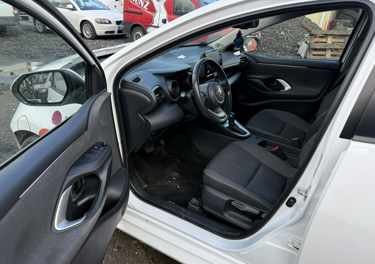 Voiture à hayon Toyota Yaris IV Toyota Yaris Hybrid 1.5 Active Salon PL 2021 FV 23%: photos 7