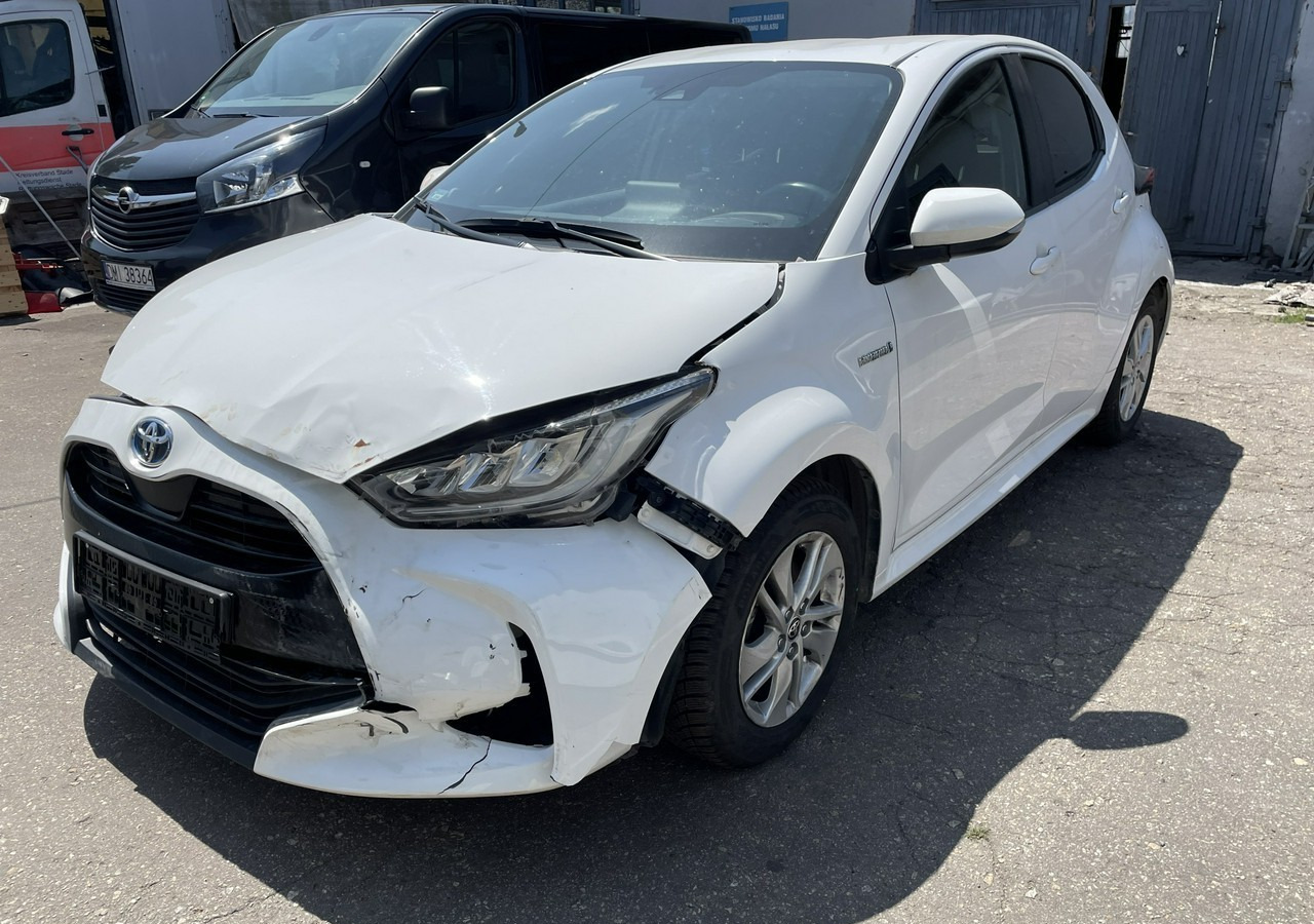 Toyota Yaris IV Toyota Yaris Hybrid 1.5 Active Salon PL 2023 FV 23% - Voiture à hayon: photos 1 Toyota Yaris IV Toyota Yaris Hybrid 1.5 Active Salon PL 2023 FV 23% - Voiture à hayon: photos 1