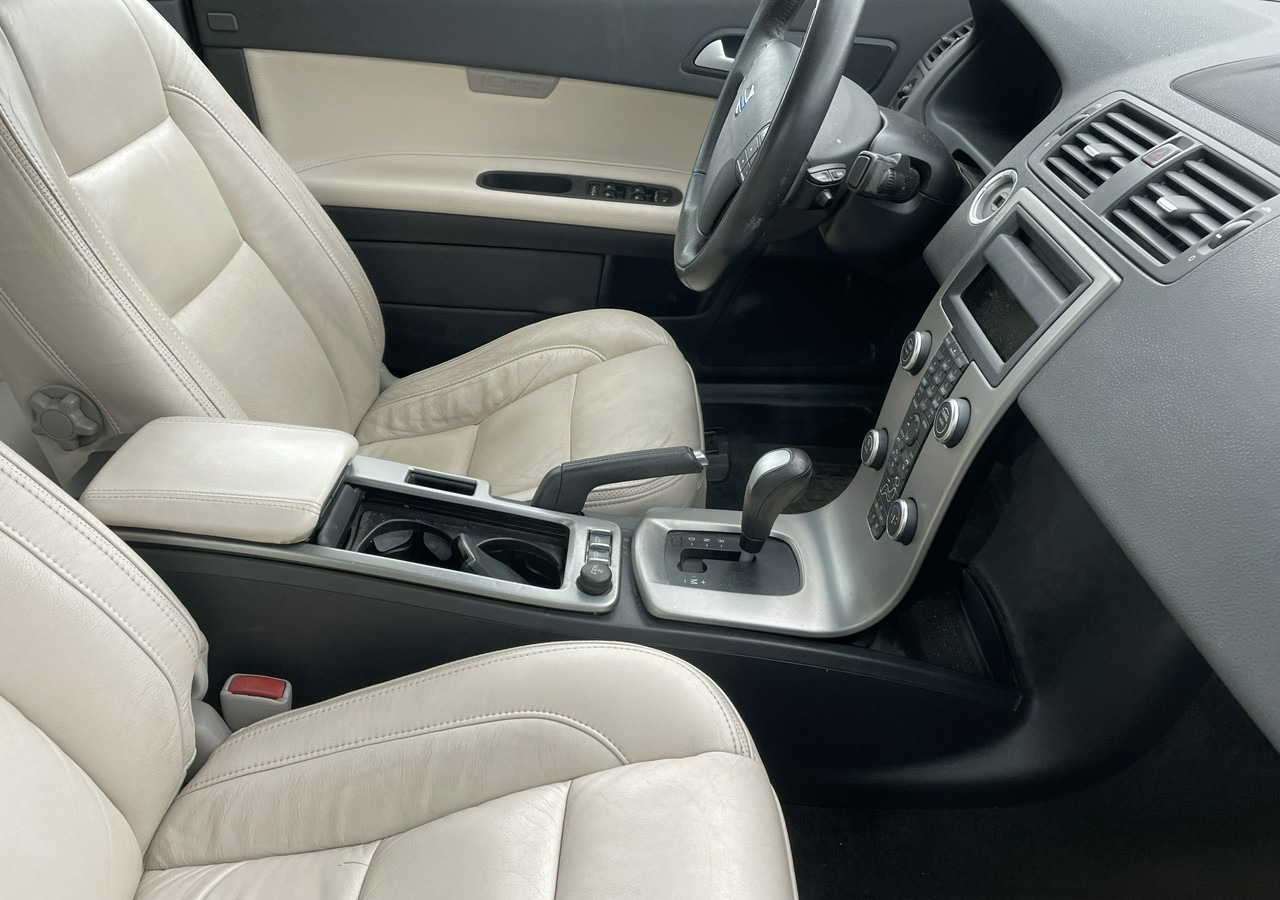 Volvo C70 II Volvo C70 2.0-136KM Cabrio Kabriolet 2010 - Voiture: photos 4 Volvo C70 II Volvo C70 2.0-136KM Cabrio Kabriolet 2010 - Voiture: photos 4