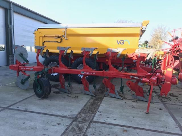 Vogel & Noot 6 schaar wentelploeg - Charrue: photos 1 Vogel & Noot 6 schaar wentelploeg - Charrue: photos 1