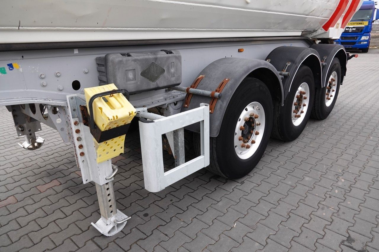 Semi-remorque benne Benalu MENCI WYWROTKA /28 m3 / ALUMINIOWA / OŚ PODNOSZO: photos 10 Semi-remorque benne Benalu MENCI WYWROTKA /28 m3 / ALUMINIOWA / OŚ PODNOSZO: photos 10