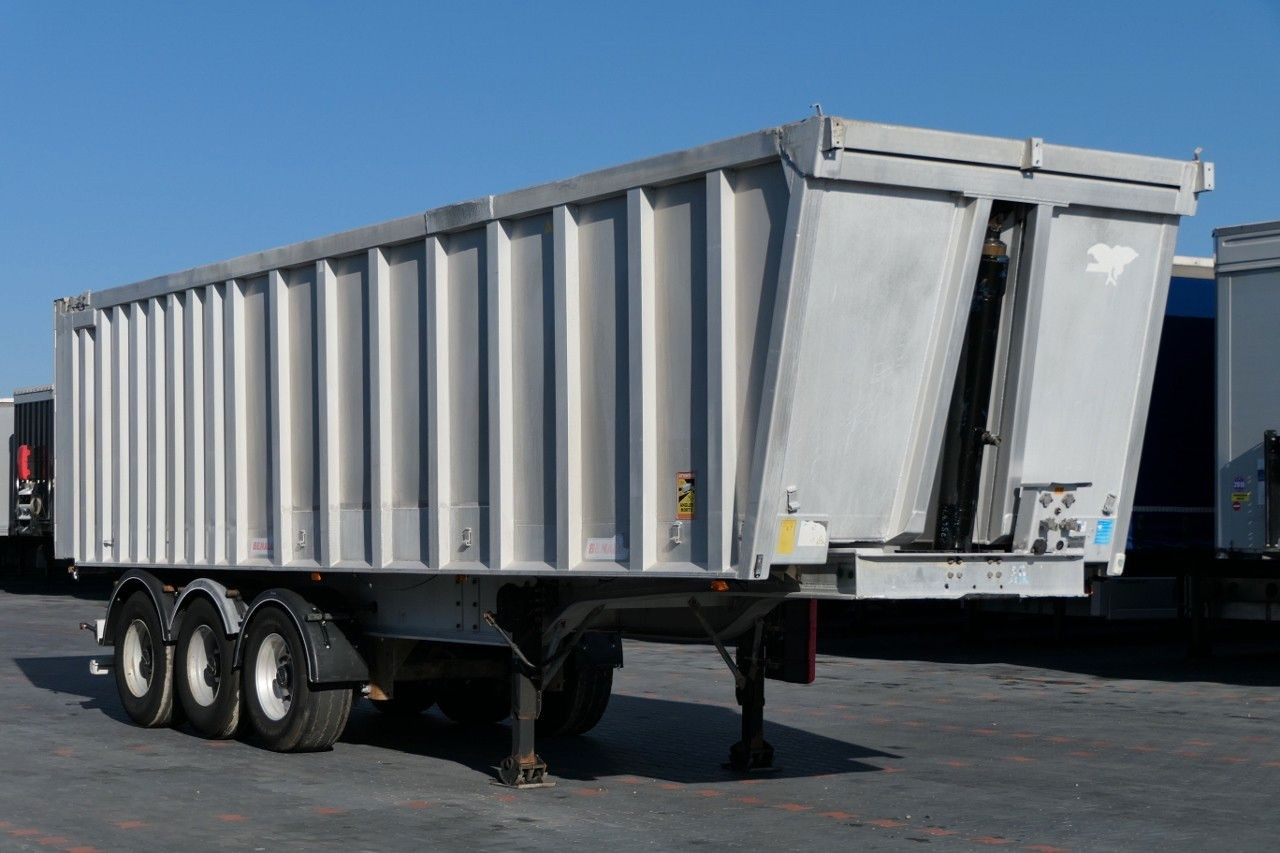 Benalu TIPPER 45 M3/WHOLE ALUMINIUM/5700 KG/FLAP-DOORS - Semi-remorque benne: photos 1 Benalu TIPPER 45 M3/WHOLE ALUMINIUM/5700 KG/FLAP-DOORS - Semi-remorque benne: photos 1