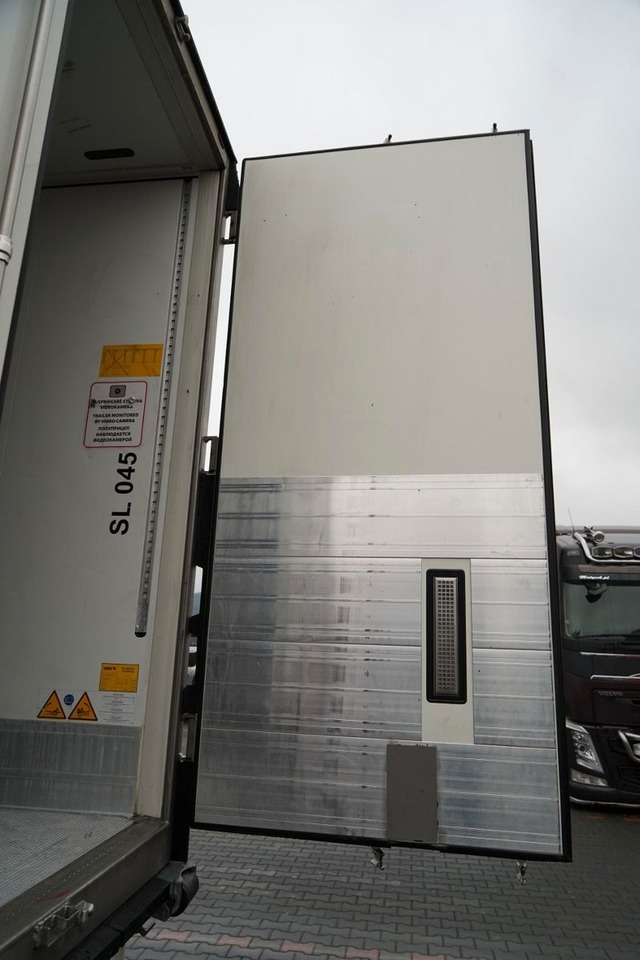 Semi-remorque frigorifique Schmitz Cargobull REFRIGERATED / NEW THERMO KING UNIT / SLX 300 /: photos 14